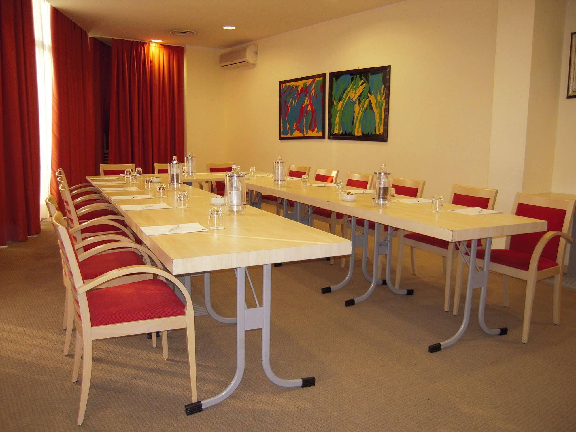 Express By Ihg Hotel Parma